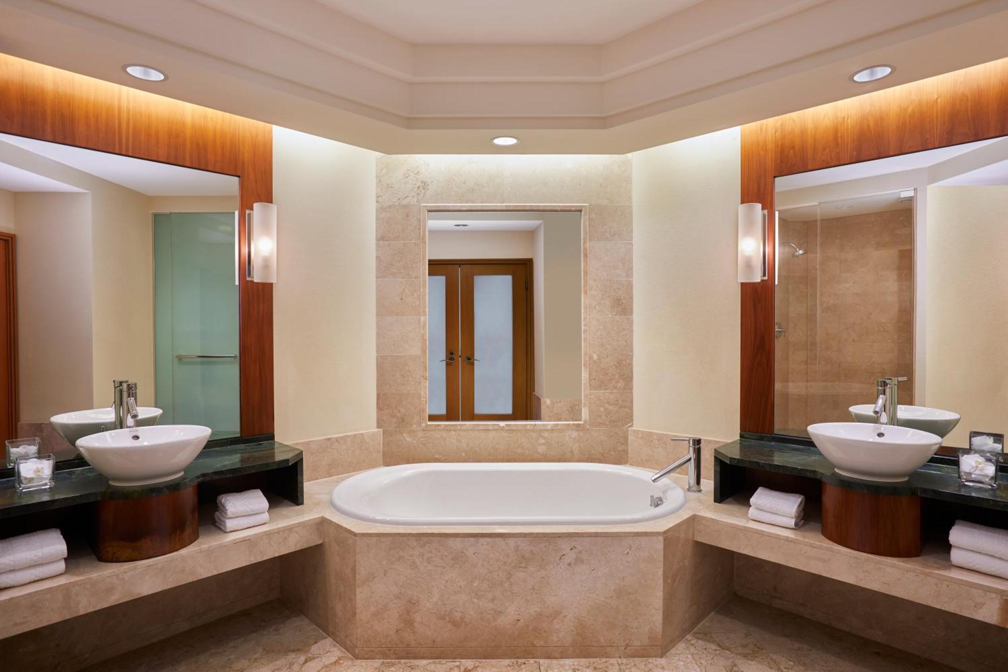 Lapis Club Ocean Suite 2 Queen Beds,1602962484:JPEG